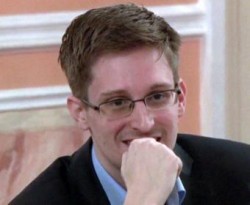 Сноуден просит убежища у Бразилии Сноуден просит убежища у Бразилии