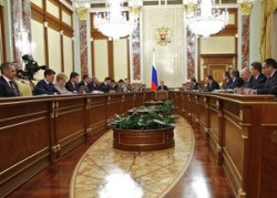Путин похвалил министров за работу Путин похвалил министров за работу