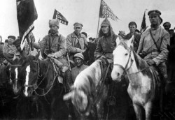 «Товарищи спят, едят, играют в карты...» «Товарищи спят, едят, играют в карты...»