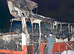 Во взрыве автобуса подозревают четверых Во взрыве автобуса подозревают четверых