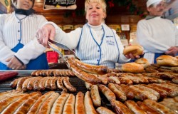 В Германии из меню убирают свиные сосиски из-за мигрантов-мусульман В Германии из меню убирают свиные сосиски из-за мигрантов-мусульман