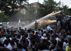 В Ереване полиция разогнала демонстрацию В Ереване полиция разогнала демонстрацию