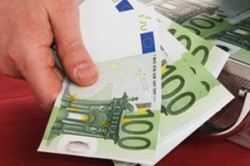 Евро превысил отметку в 50 рублей Евро превысил отметку в 50 рублей