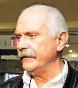 У Михалкова отберут "мигалку" У Михалкова отберут "мигалку"