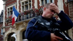 Во Франции террорист захватил заложников Во Франции террорист захватил заложников