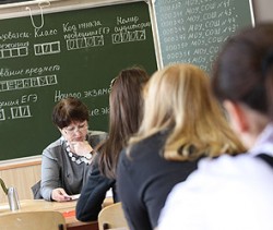 Школьники досдают ЕГЭ Школьники досдают ЕГЭ