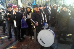 Протестующие перекрыли центр Киева Протестующие перекрыли центр Киева