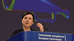 Еврокомиссия призвала сократить выдачу «золотых паспортов» Еврокомиссия призвала сократить выдачу «золотых паспортов»