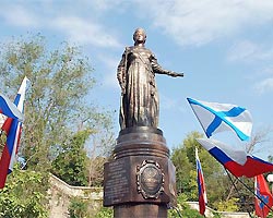 Казаки берут под охрану русский памятник в Крыму Казаки берут под охрану русский памятник в Крыму