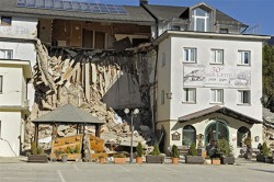 Путин пообещал помочь пострадавшей от землетрясения Италии