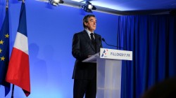 Фийон назвал введение санкций против России ошибкой Фийон назвал введение санкций против России ошибкой