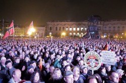 Тысячи немцев вышли на антиисламский митинг в Дрездене Тысячи немцев вышли на антиисламский митинг в Дрездене