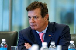 Экс-главу штаба Трампа поместили под домашний арест Экс-главу штаба Трампа поместили под домашний арест