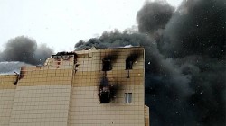 Троих пропавших без вести при пожаре в Кемерово нашли живыми Троих пропавших без вести при пожаре в Кемерово нашли живыми