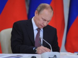 Путин подписал закон о присоединении Крыма Путин подписал закон о присоединении Крыма