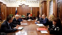Путин провел ночное совещание с экономическим блоком Кабмина Путин провел ночное совещание с экономическим блоком Кабмина