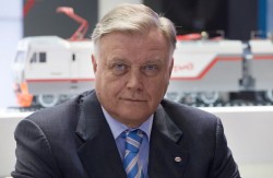Якунин передумал идти в сенаторы Якунин передумал идти в сенаторы