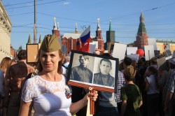 Это уже не «Бессмертный полк», а «Бессмертная армия» Это уже не «Бессмертный полк», а «Бессмертная армия»