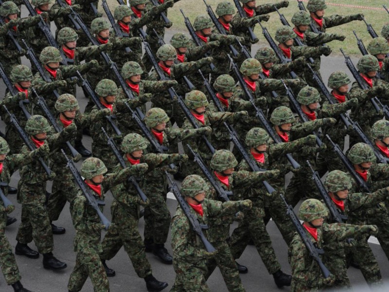 Премьер Такаити: уживаться с соседями или конфликтовать?