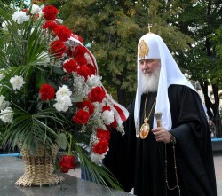 Патриарх Кирилл завершил визит в Луганск Патриарх Кирилл завершил визит в Луганск