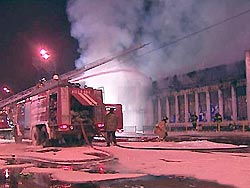 В Москве сожгли торговый центр В Москве сожгли торговый центр