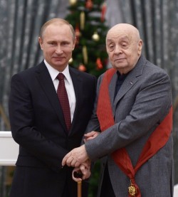 Путин вручил госнаграды Путин вручил госнаграды