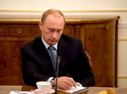 Путин сам пишет предвыборную программу Путин сам пишет предвыборную программу