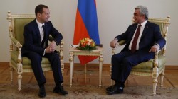 Медведев и Саргсян провели двусторонние переговоры Медведев и Саргсян провели двусторонние переговоры