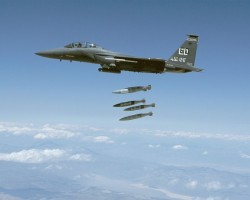 США продолжат бомбить Ливию США продолжат бомбить Ливию