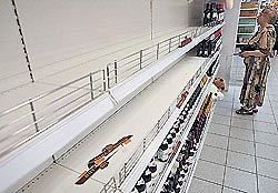 Водки в магазинах осталось на неделю Водки в магазинах осталось на неделю