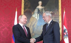 Путин провёл переговоры с президентом и канцлером Австрии 