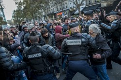 В Париже прошёл митинг в поддержку беженцев 