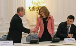 Владимир Путин подписал «пакет Яровой» Владимир Путин подписал «пакет Яровой»
