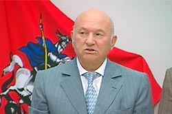 Лужков продаст русские реки в Азию Лужков продаст русские реки в Азию