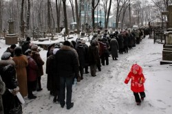 Россиян поставят в очередь за могилами Россиян поставят в очередь за могилами