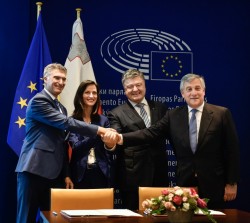 ЕС отменил визы для украинцев ЕС отменил визы для украинцев