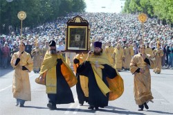 Два крестных хода соединились в центре Киева 