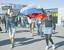 Дума разрешила вывешивать российский флаг на балконе