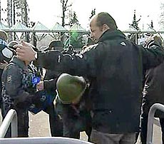Болельщиков повезут в Австрию под конвоем Болельщиков повезут в Австрию под конвоем