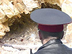 Сектанты "замуровались" в пещере до конца света Сектанты "замуровались" в пещере до конца света