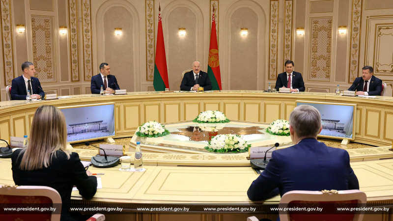 Лукашенко призвал к свободе передвижения белорусов и россиян через границу