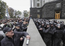 «Чернобыльцы» опять митингуют «Чернобыльцы» опять митингуют