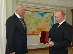 Путин наградил Грызлова Путин наградил Грызлова
