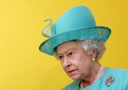 Английская королева распродает имущество