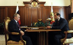 Путин провел встречу с министром промышленности и торговли Путин провел встречу с министром промышленности и торговли