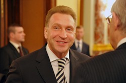 Шувалов заявил об окончании падения доходов россиян Шувалов заявил об окончании падения доходов россиян
