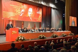 Коммунисты предлагают России свой путь Коммунисты предлагают России свой путь