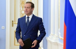 Медведев объявил о повышении пенсионного возраста Медведев объявил о повышении пенсионного возраста
