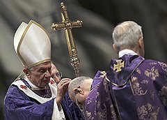 Бенедикт XVI отслужил последнюю мессу