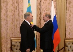 Путин наградил Назарбаева орденом Александра Невского Путин наградил Назарбаева орденом Александра Невского